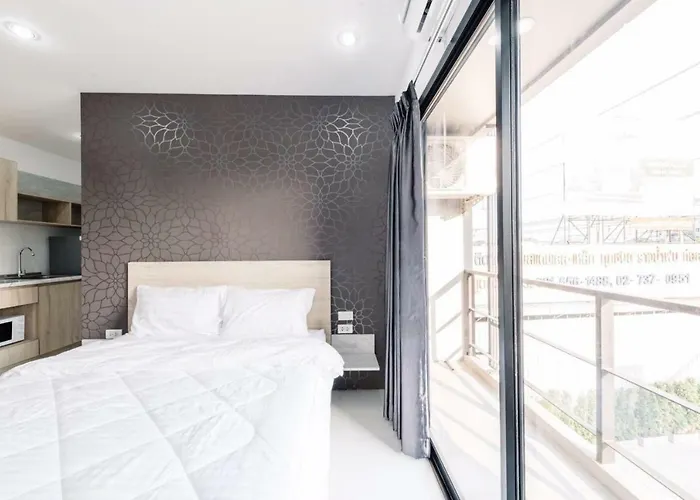 Baan Mae Suvarnabhumi Airport Apartment